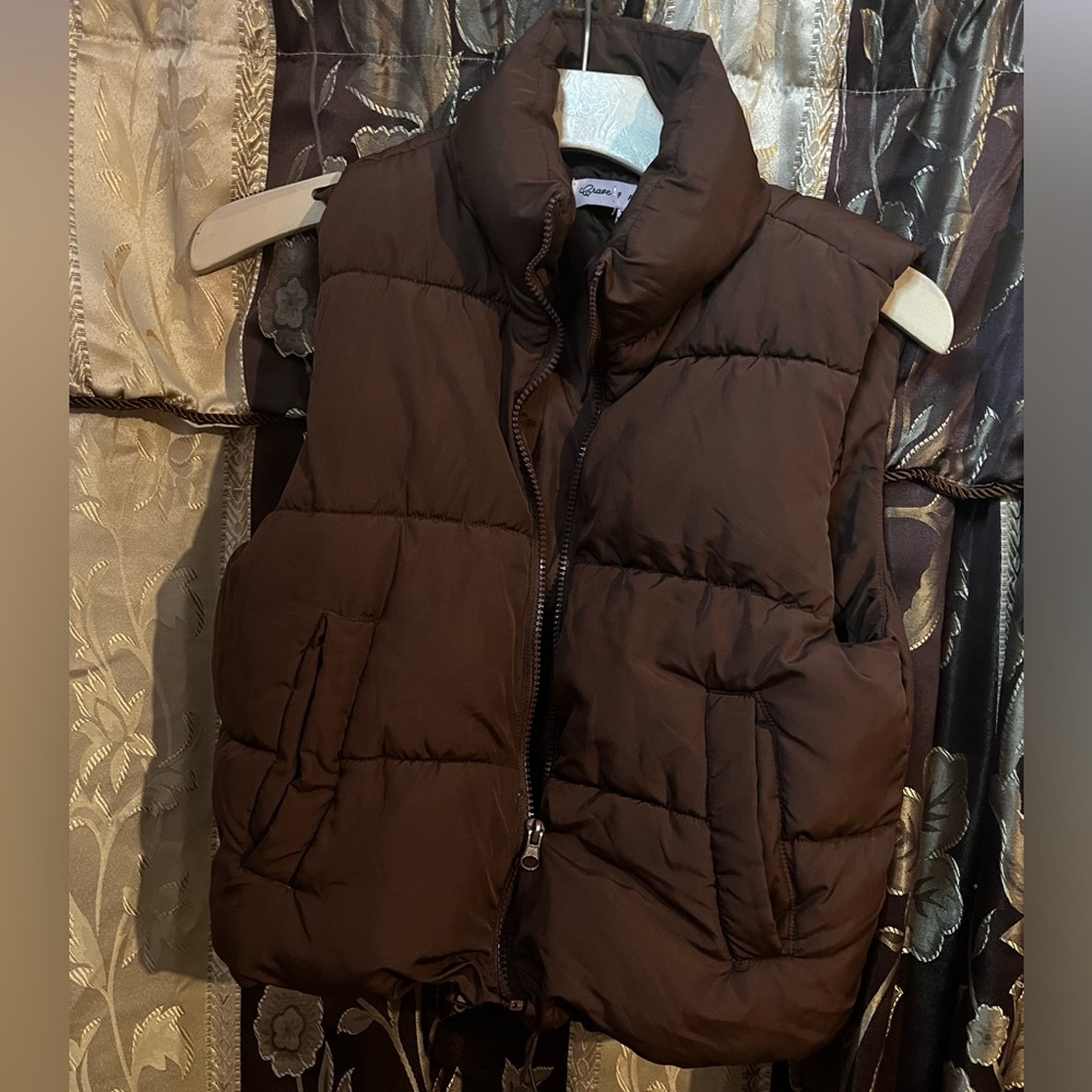 XS Crave Fame, Brown Sleeveless Puffer